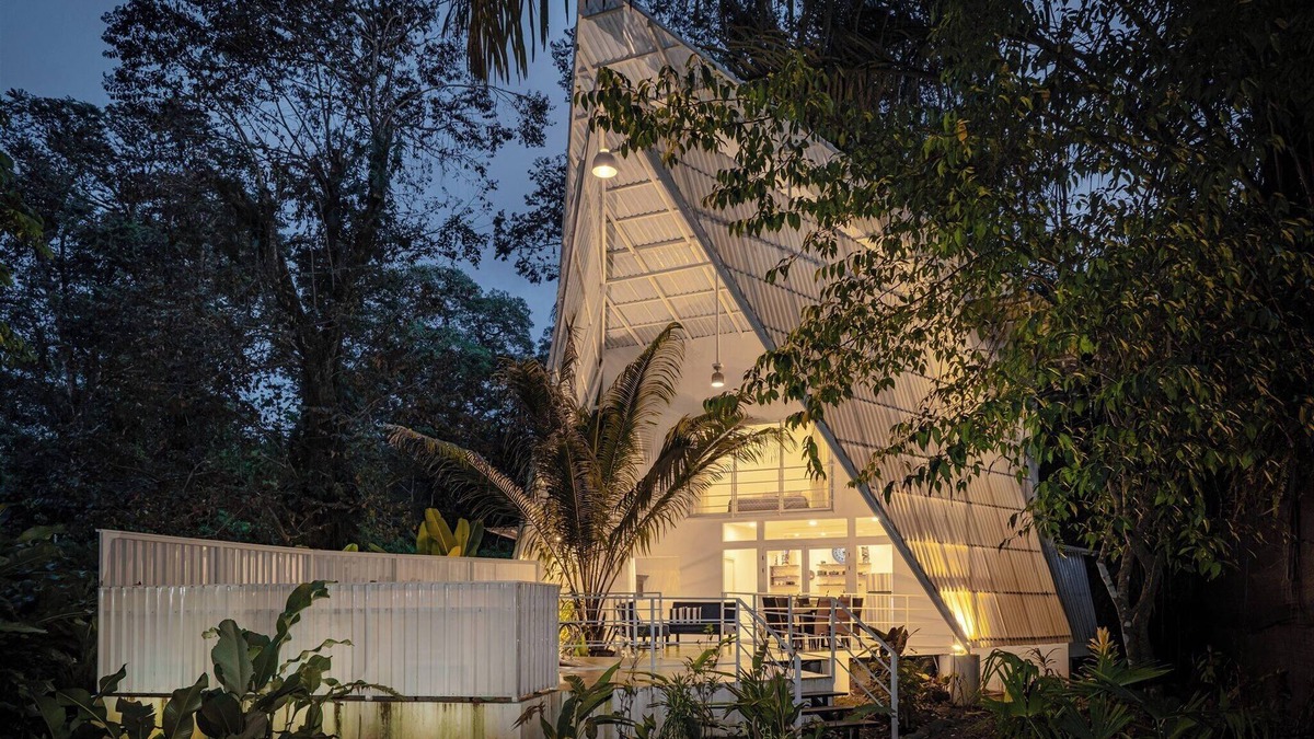 Puerto Viejo de Talamanca House | Casa Velero - Luxurious Tropical Escape in amazing Puerto Viejo with WiFi, AC