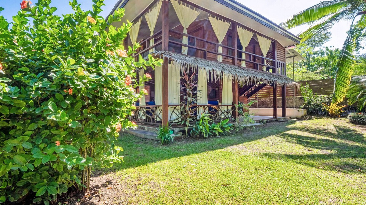Cahuita House | Casa Creole - Private, Secure, Steps from the Beach
