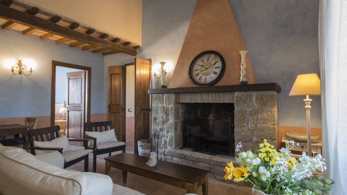 Commenda Apartment | Casa Cristoforo, four rooms plus, with fireplace and terrace on the olive grove