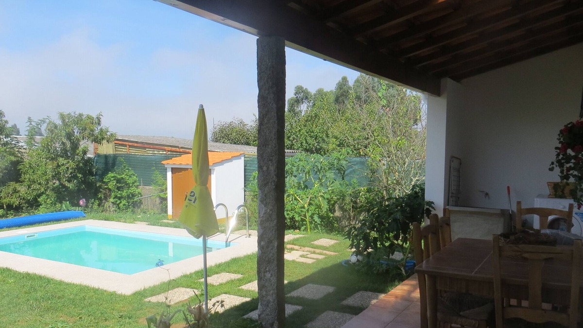Espinho House | Casa da Avó, with swimming pool and beaches 2km away, up to 5 people, pets welcome.