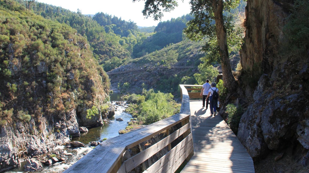Bairros House | Casa da Bichaca, Walkways of the Paiva River