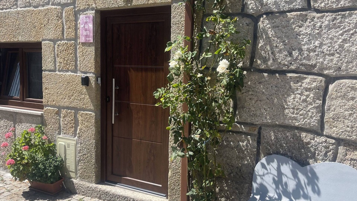 Alijo House | Casa da Burra- Alto Douro Vinhateiro,nCasa em pedra alia a tradição ao conforto.