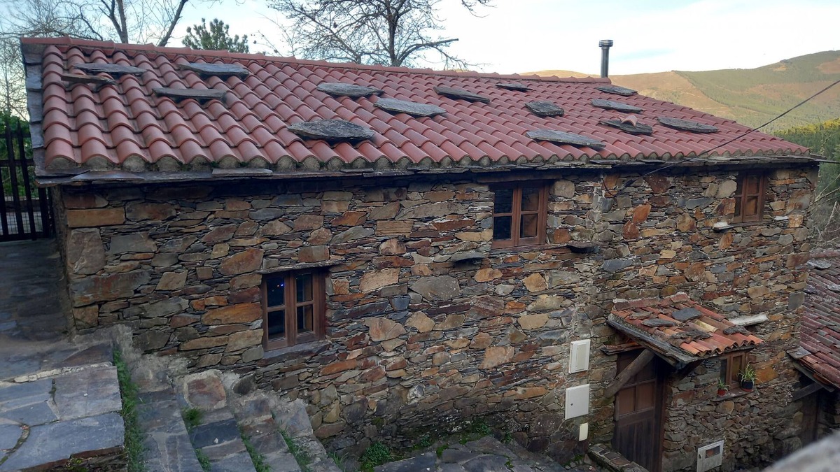 Lousa Villa | Casa da Esperança (4 bedrooms in a Schist village)