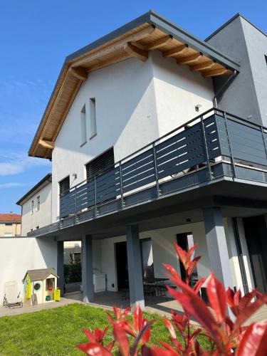 Dalmine House | Casa Darcellas trilocale in a4 con giardino