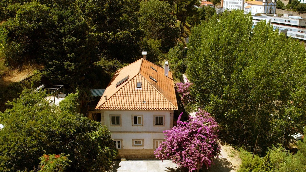 Covilha Cottage | Casa das Essências, Country House in the City