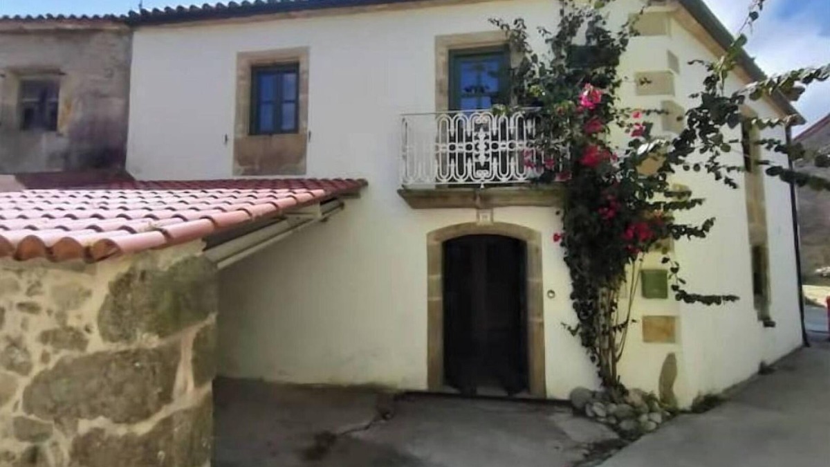 Sardinero House | Casa das Peritas. Tradicional house with spacious spaces filled with comfort.