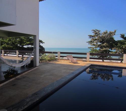 Iriri Villa | Casa de 850m2 e piscina na Praia de Santa Helena.