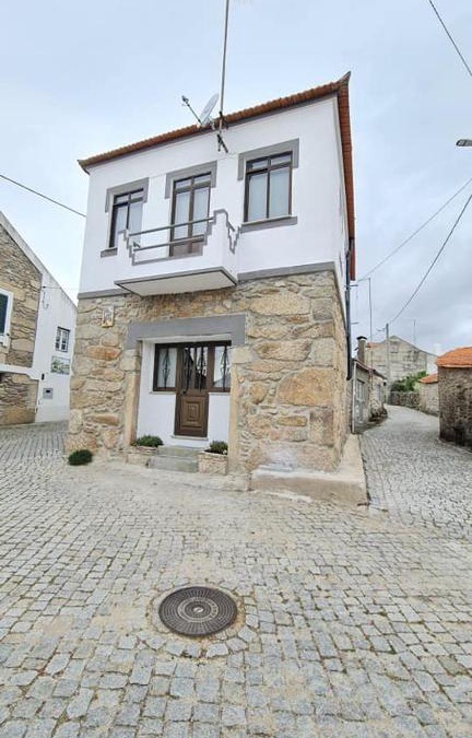 Almeida House | Casa de Ade