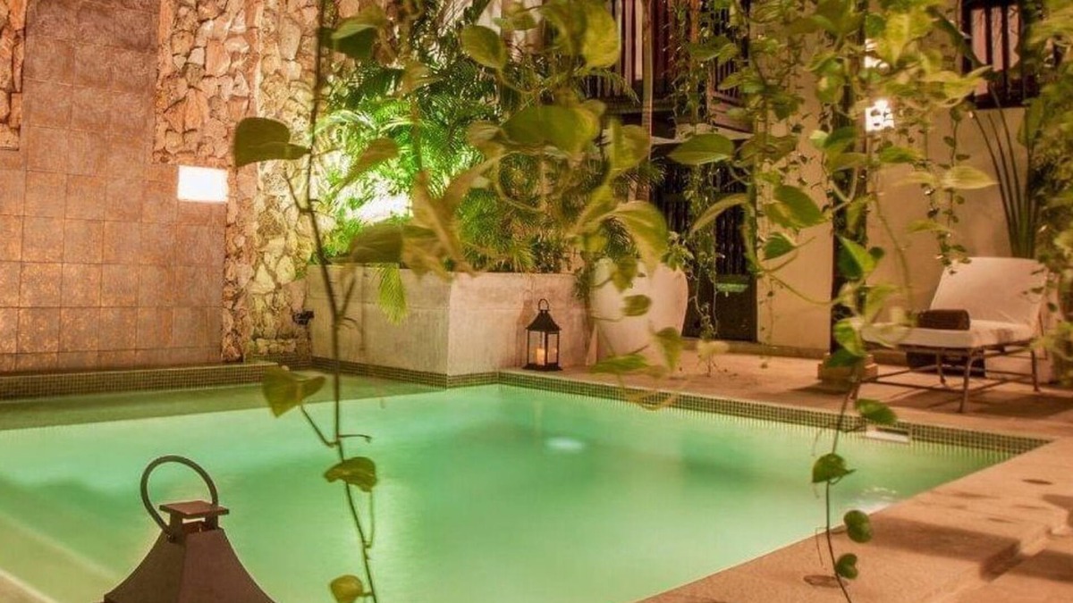 Centro House | CASA DE ALBA 7BR 8BTHR MANSION FRONT MAIN CATHEDRAL 2 POOL STAFF INCLUDED