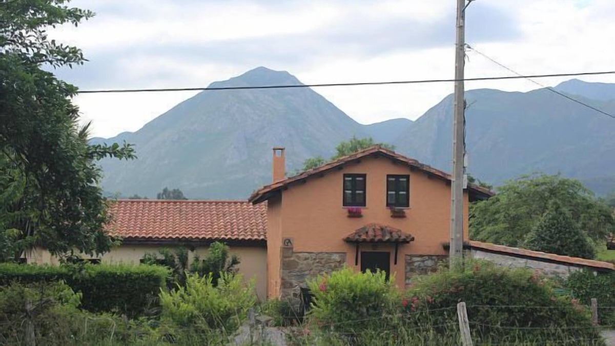 Ribadesella Cottage | Casa de Aldea El Correntíu for 4 people