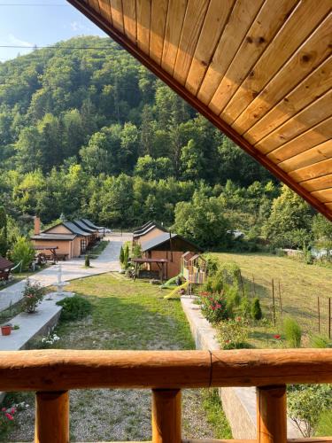 Vadurele Cabin | Casa De Bușteni