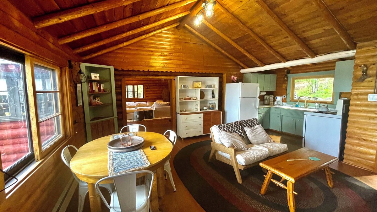 Northern Ontario Cabin | Casa de Campo, a magical log cabin nestled in the woods directly on the lake.