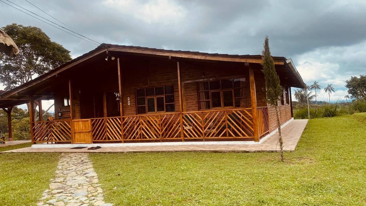 Pacto Cottage | Casa de Campo CAMVUL lodging; connect with Choco Andean Nature