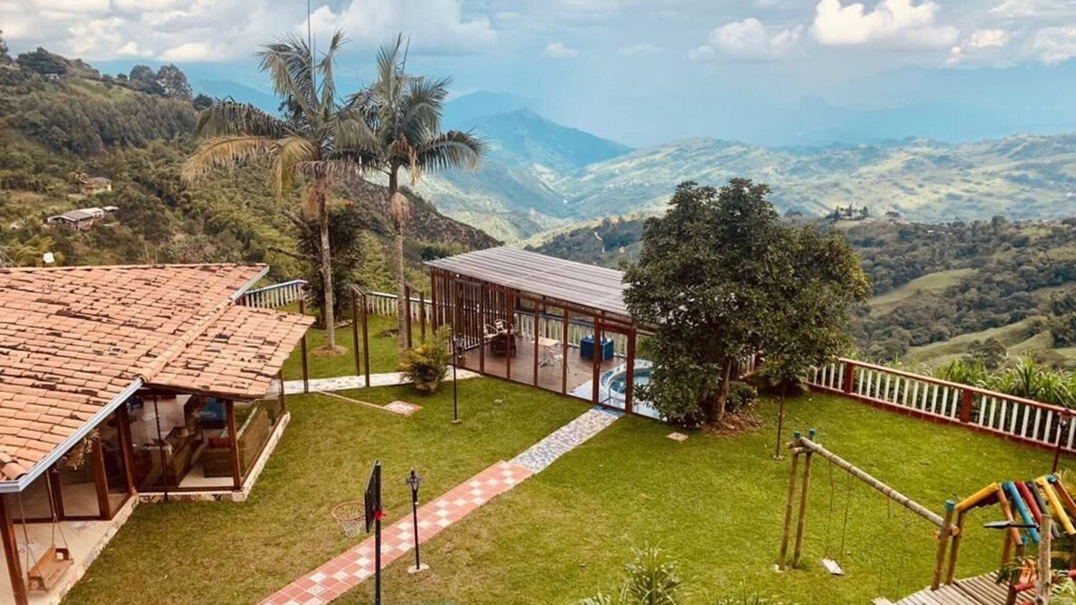 Fredonia House | Casa de Campo con Vista Hermosa a las Montañas de Antioquia