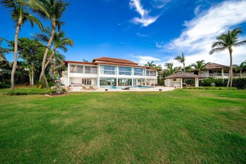 Las Lomas Villa | Casa de Campo Elegance - 8-Bedroom Golf View Villa