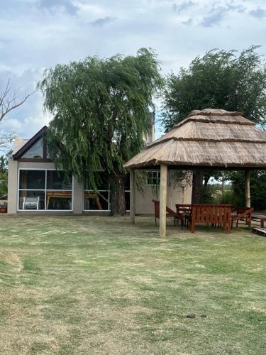 Venado Tuerto House | Casa de campo La Vanguardia