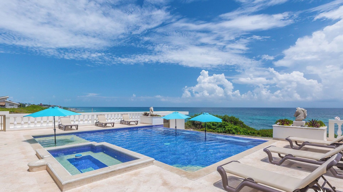 Isla Mujeres House | Casa de Cinco Caballos! Hot Tub/Seasonal Heated pool! Overlooking The Caribbean
