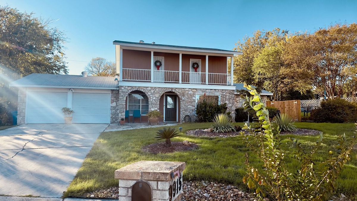 North San Antonio - SAT House | CASA De COLORES - Fiesta Texas - SATX Airport- 1 ROOM /SHARED HOME