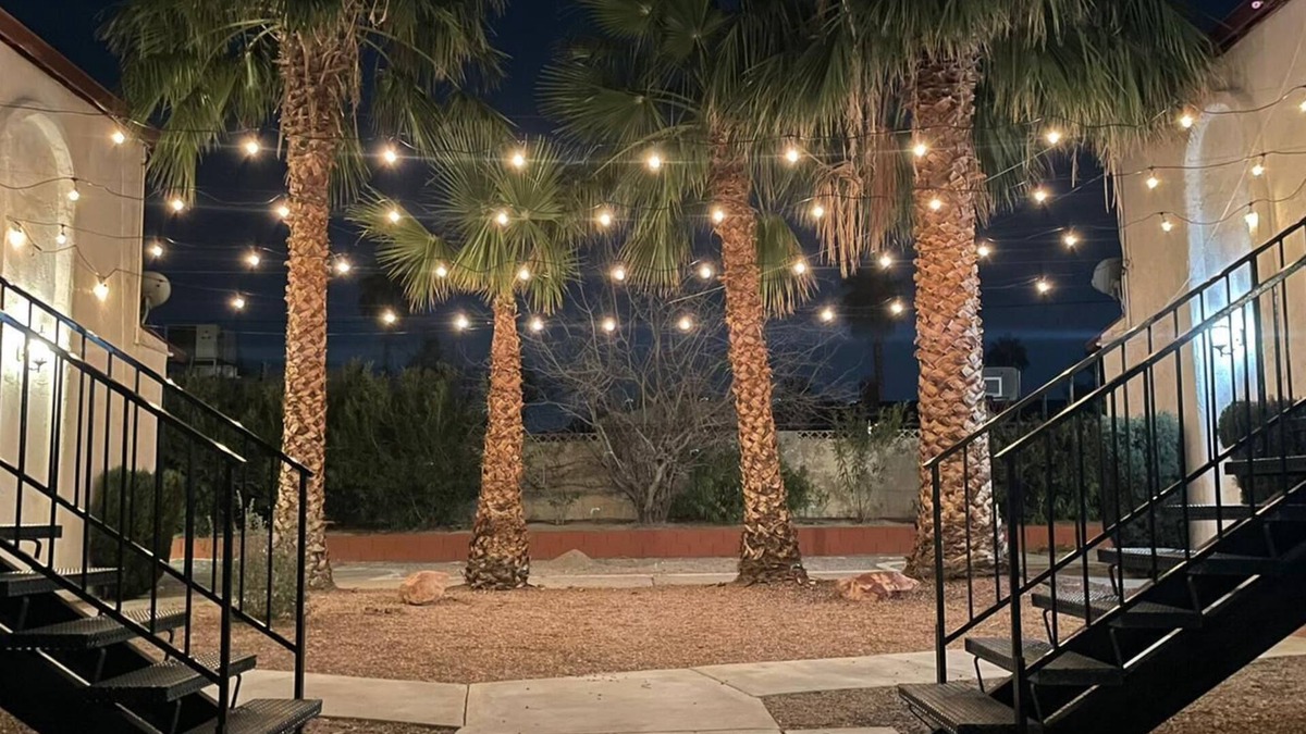 Royal Crest Rancheros Apartment | Casa de Harmon 7 min to Strip/Airport w/2 master bed