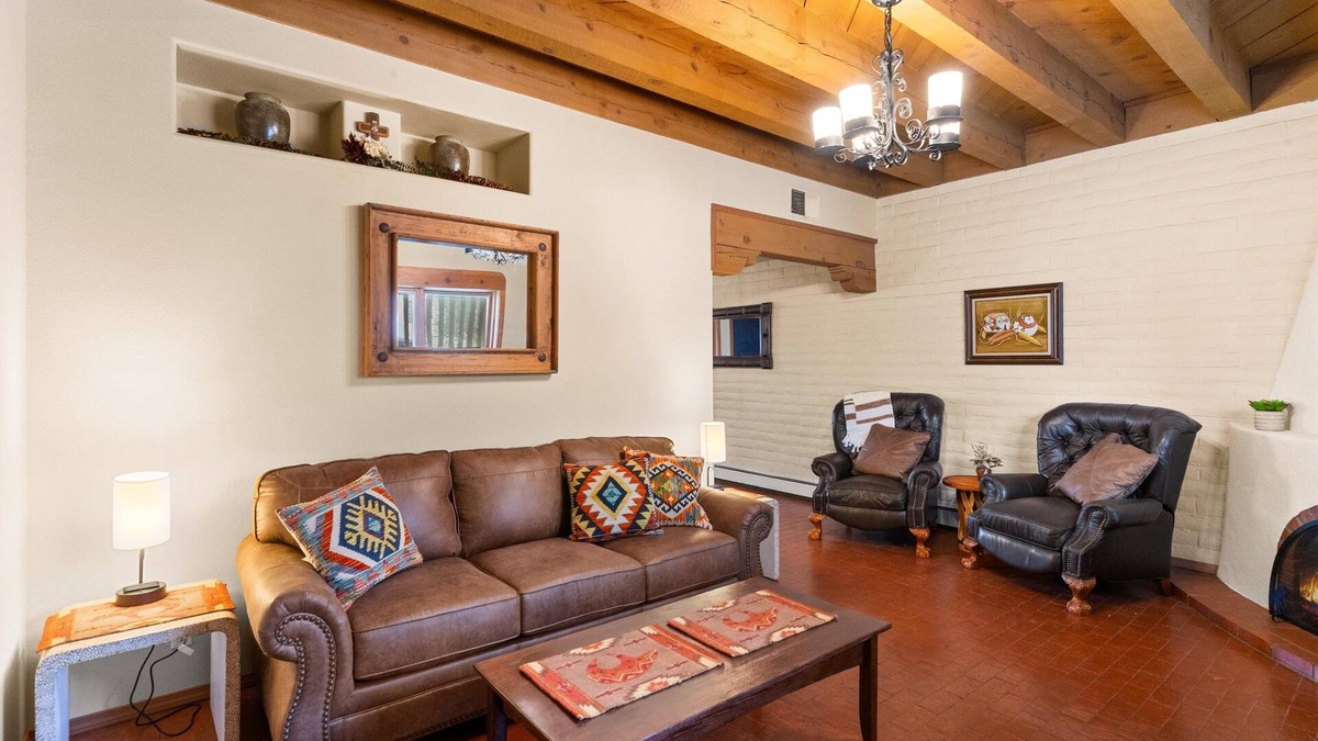 West Old Town House | Casa de Kokopelli - Get a sense of the "New Mexico True" feel!n