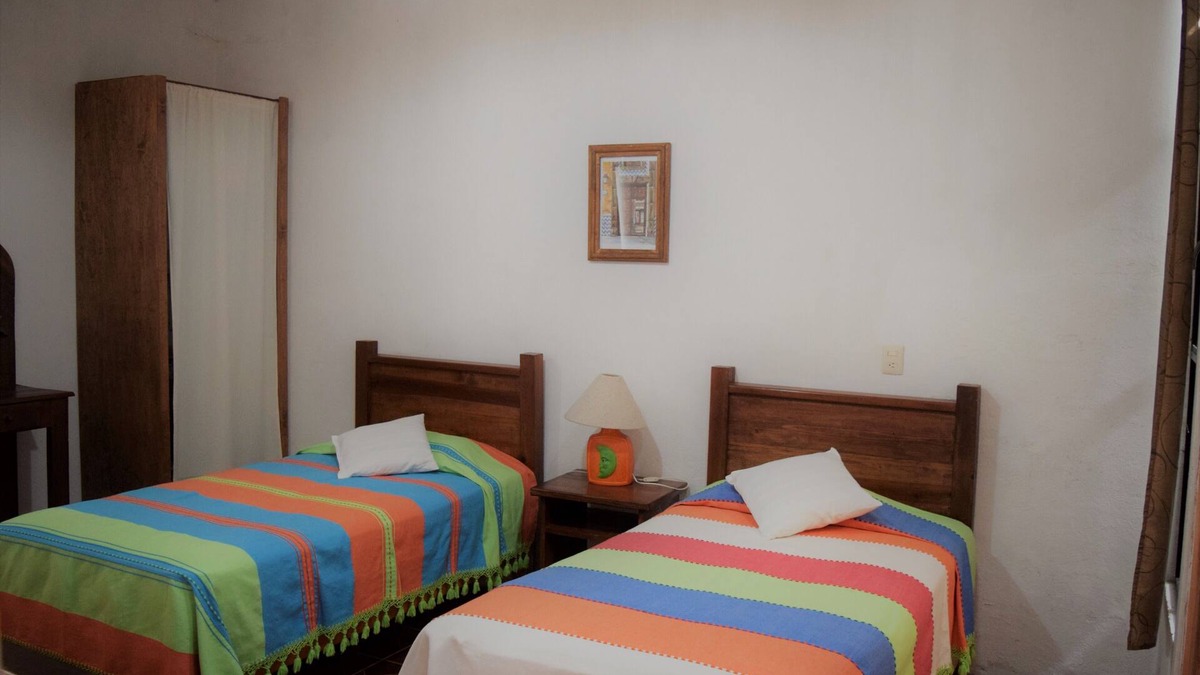 Centro House | CASA DE LA CRUZ IN THE HEART OF TEQUISQUIAPAN