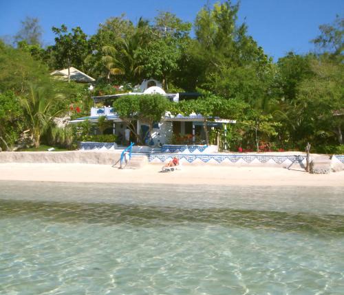Larena Resort | Casa de la Playa Beach Resort