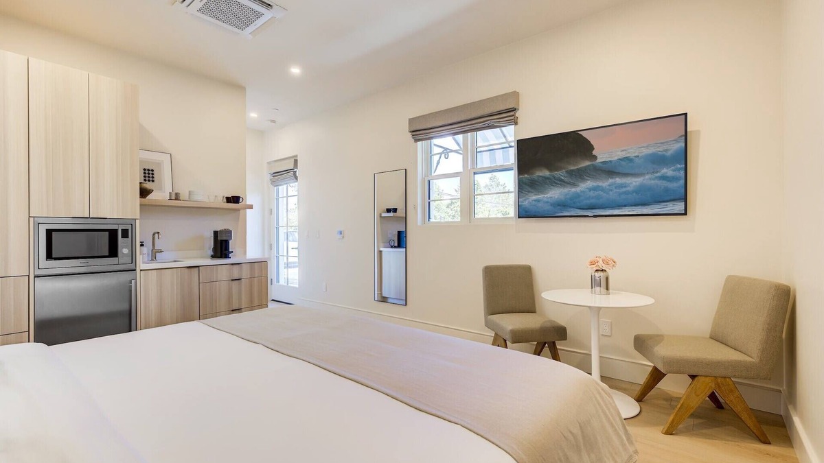Santa Barbara Apartment | Casa De La Vina Unit 4 - Boutique Suites