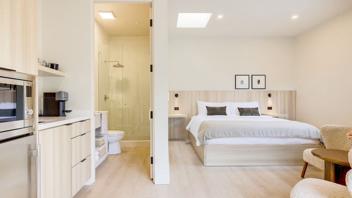 Santa Barbara Apartment | Casa De La Vina Unit 10 - Boutique Suites