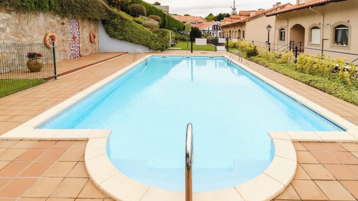 Comillas Apartment | Casa de Las Flores Apartment with private garden in front of the beach of Comillas