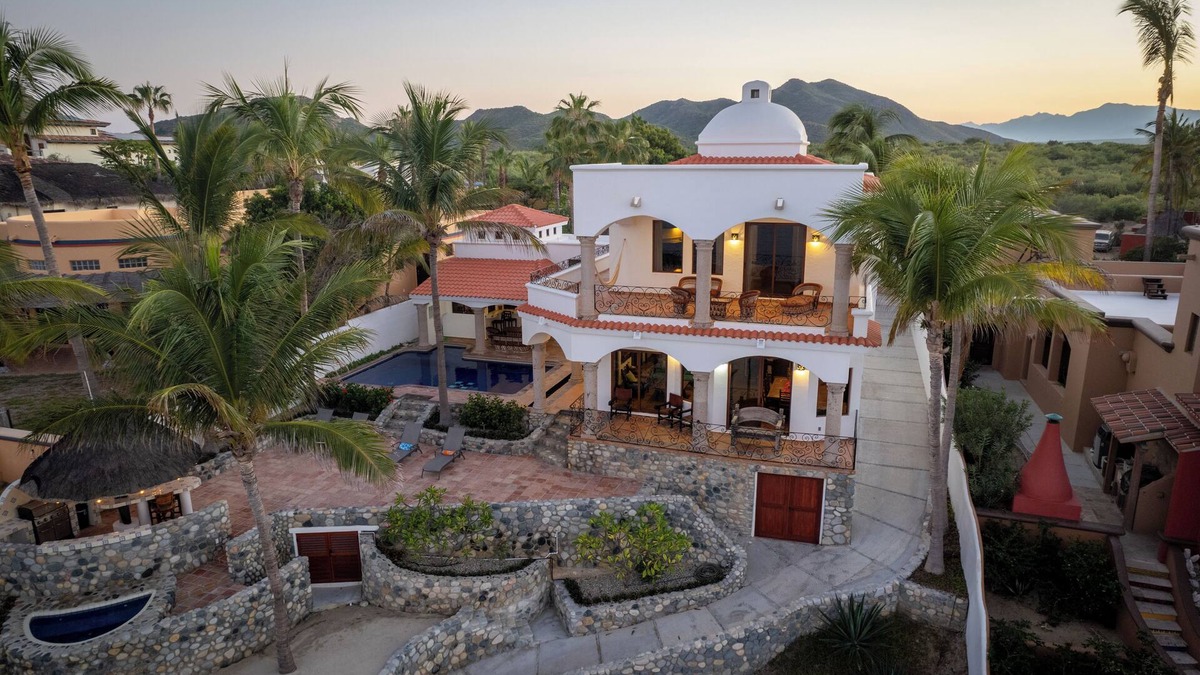 Buenavista House | Casa de las Sonrisas - Beachfront Oasis w/Pool