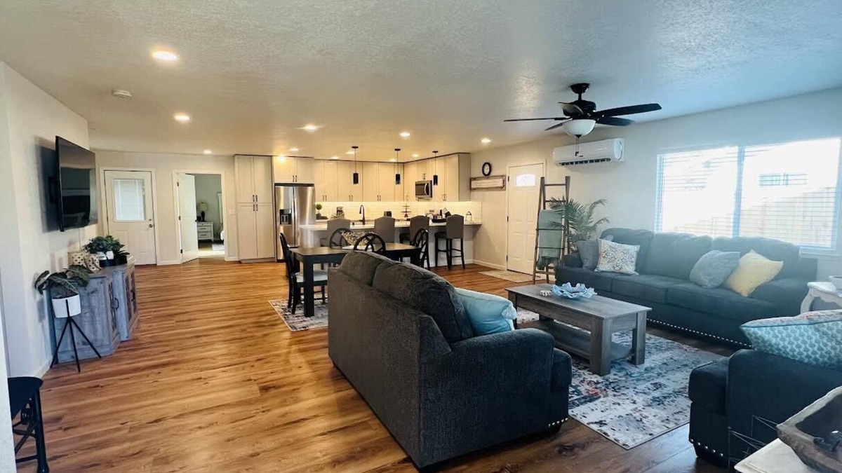 Kelseyville House | Casa de Live Oak in downtown Kelseyville