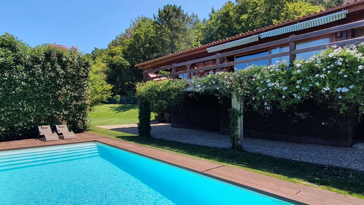 Freixieiro de Soutelo House | Casa de Madeira com Vistas Incríveis!