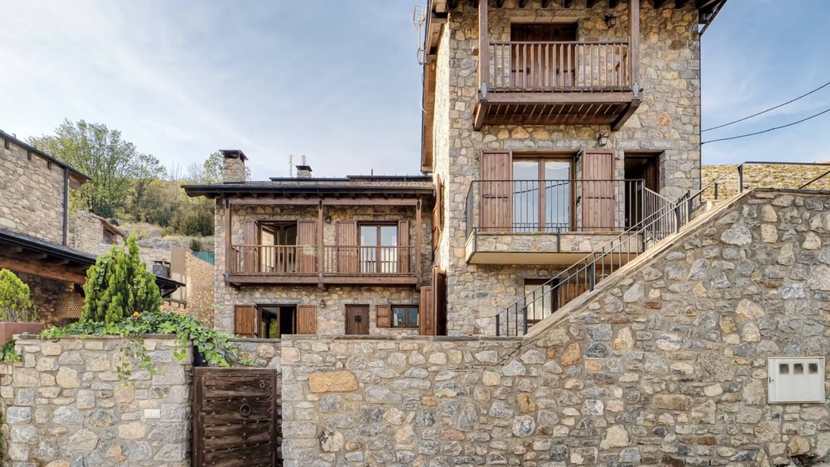 Isovol Cottage | Casa de Montaña con Jardín y Vistas