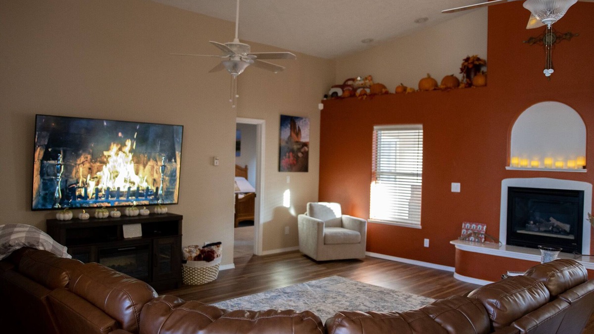 Farmington House | Casa De Monteagle, Serene, Spacious, 2Master Suites K/K , HotTub, Pets, Close