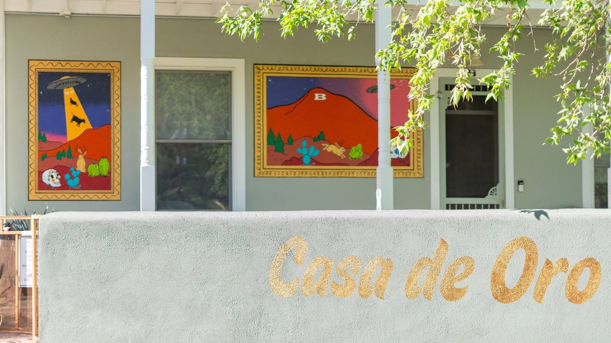 Bisbee House | Casa de Oro – Luxe Comfort in the Heart of Old Bisbee Private Yard & EV Charger!