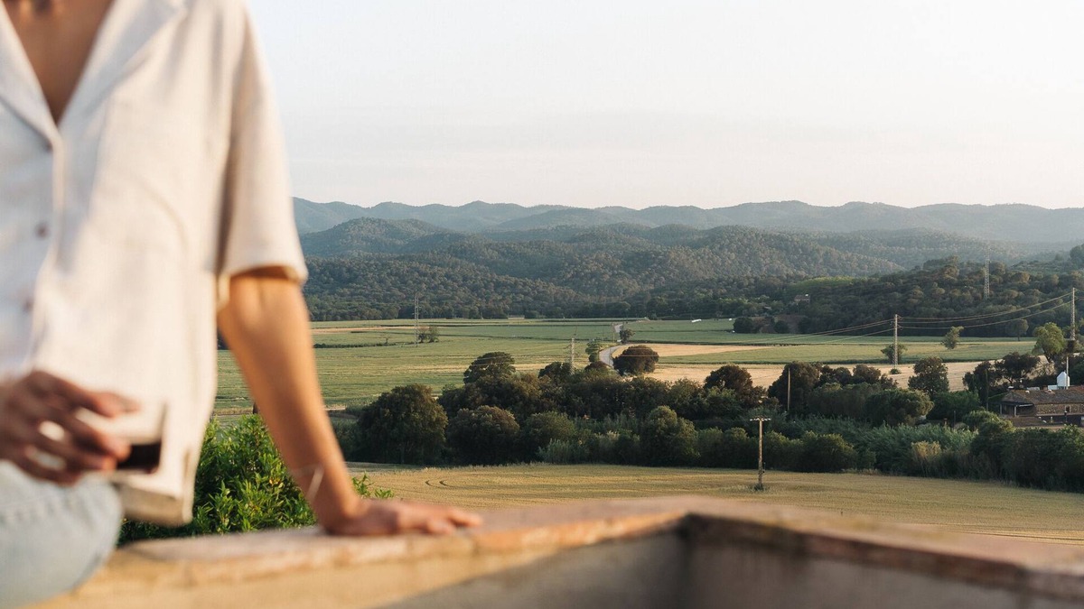 Cruilles Cottage | Casa de Piedra con Jardín y Vistas en Cruilles