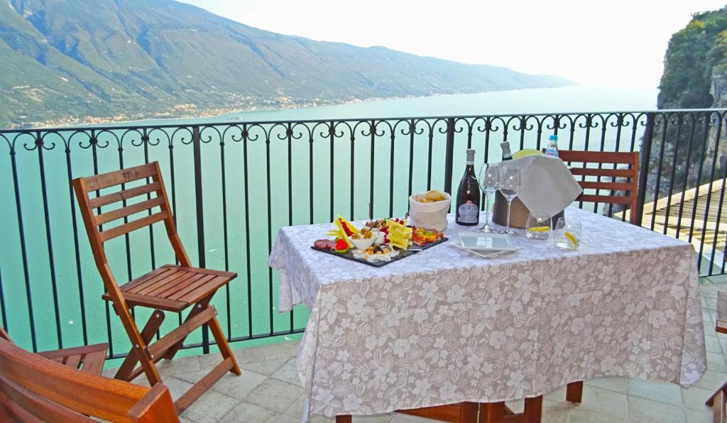 Pieve House | Casa De Pol Exclusive Lake View by Gardadomusmea