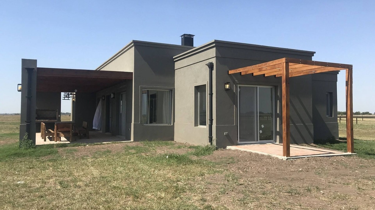 Partido de General Arenales House | Casa de Polo with pool