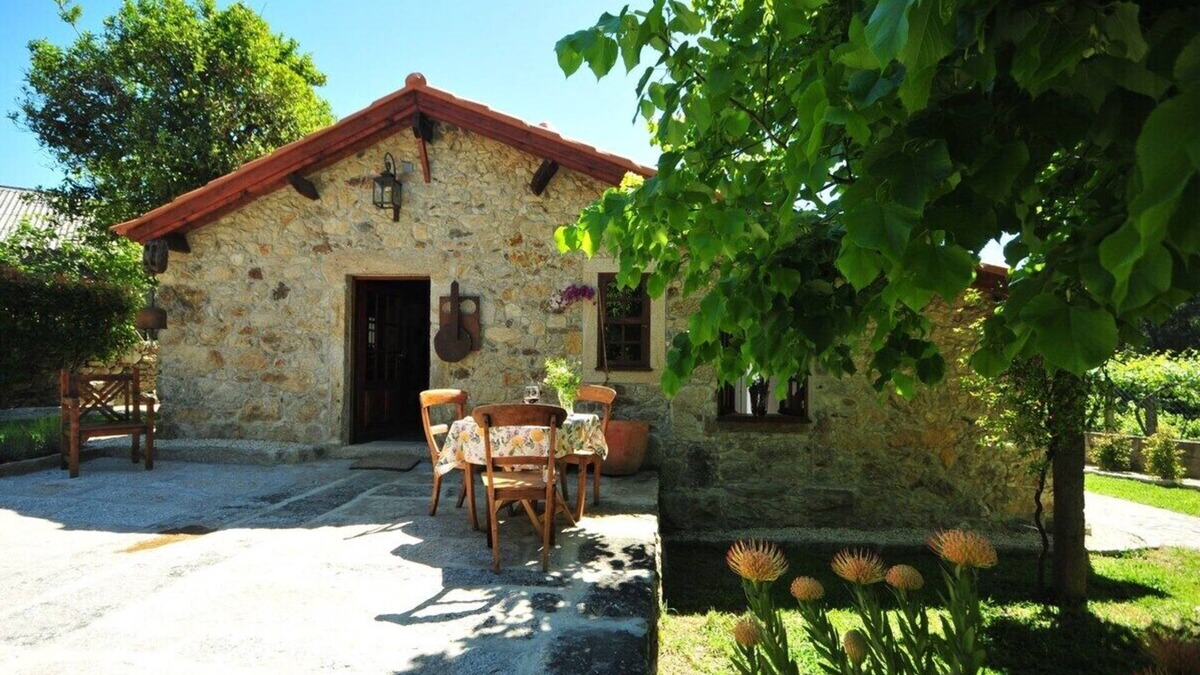 Vila Nova de Cerveira House | Casa de Santiago Charming Cottage w/Beautiful Garden