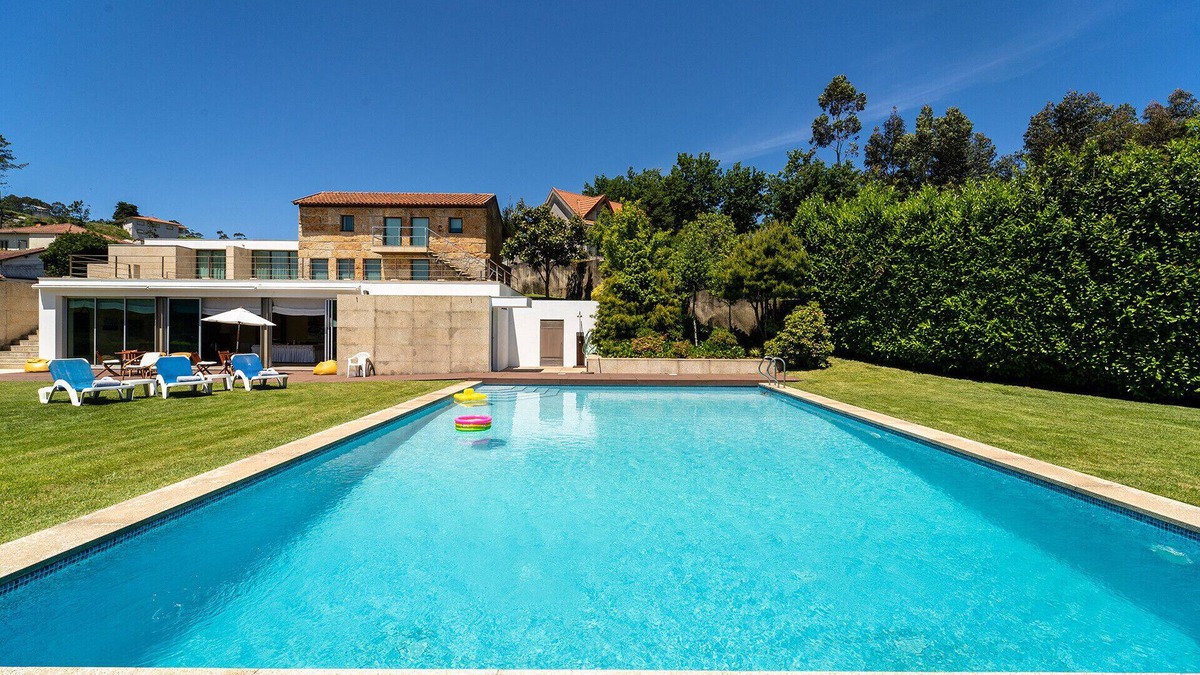 Sao Martinho de Silvares House | Casa de Silvares Fafe - Moradia Premium com piscina by House and People