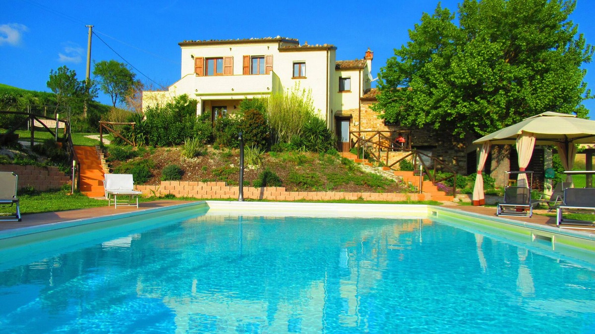 Arcevia Apartment | Casa dei sogni d'Oro - Appart. Palazzo with pool 12x6 m - panoramic view