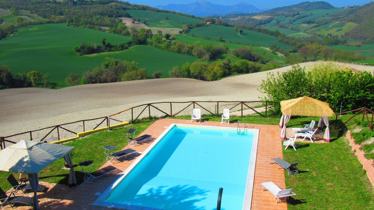 Arcevia Apartment | Casa dei Sogni d'Oro - Apart. Nidastore with pool 12x6 m - panoramic view