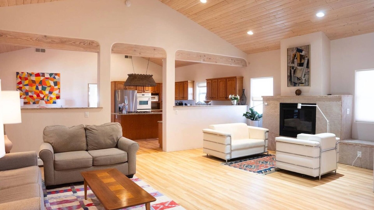 Agua Fria House | Casa del Artista - Spacious 3-bedroom house in delightful Santa Fe!