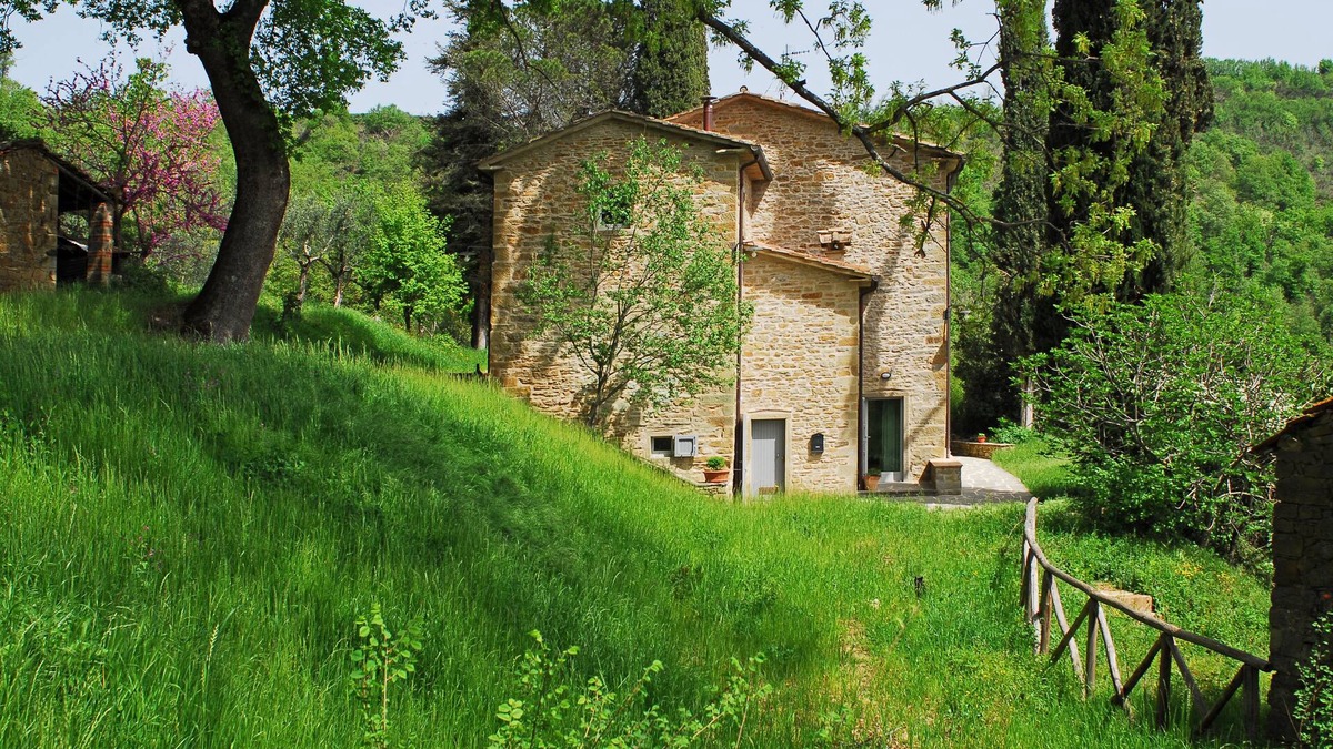 Anghiari Apartment | Casa del Camino - Nestling among tall cypresses, ancient oaks and… silence