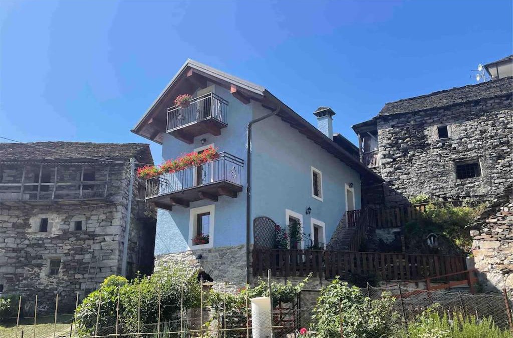 Montescheno House | CASA DEL CIOS calda e intima casetta immersa nel verde delle montagne