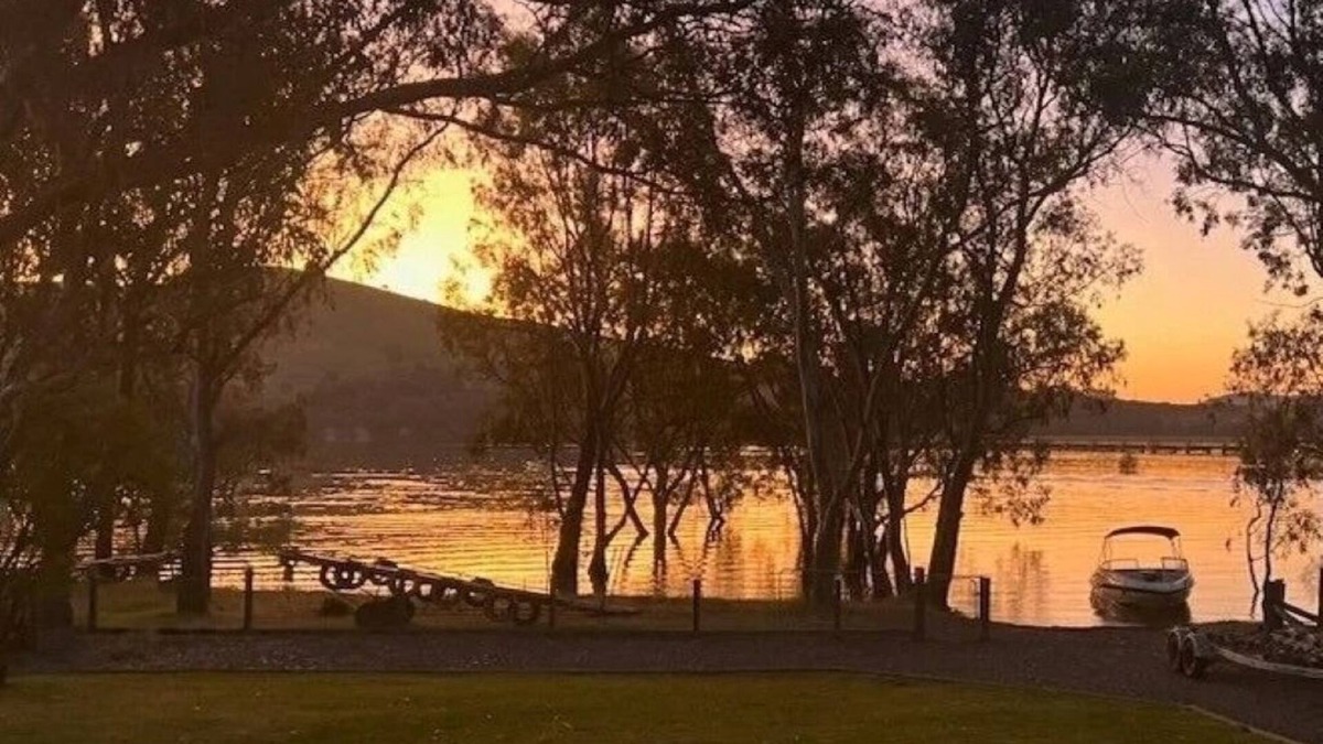 Bonnie Doon House | Casa del Lago ~ The Lake House & Bungalow *Waterfront Property*