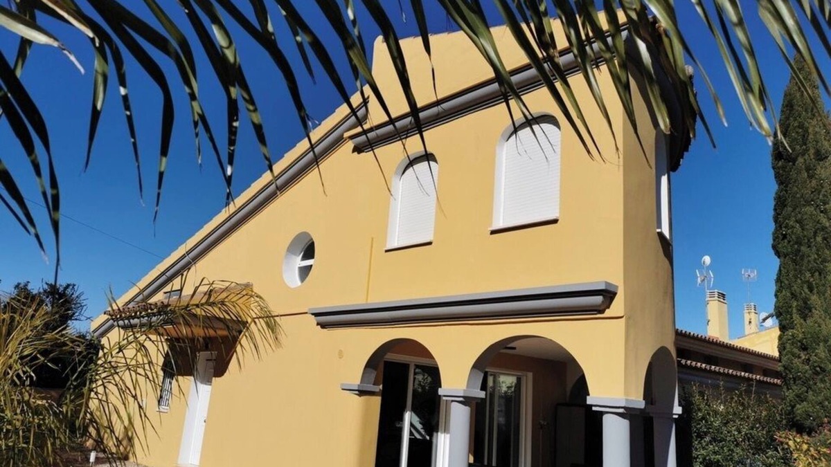 Peniscola House | Casa del Sol. For families, groups or vacationers with pets.