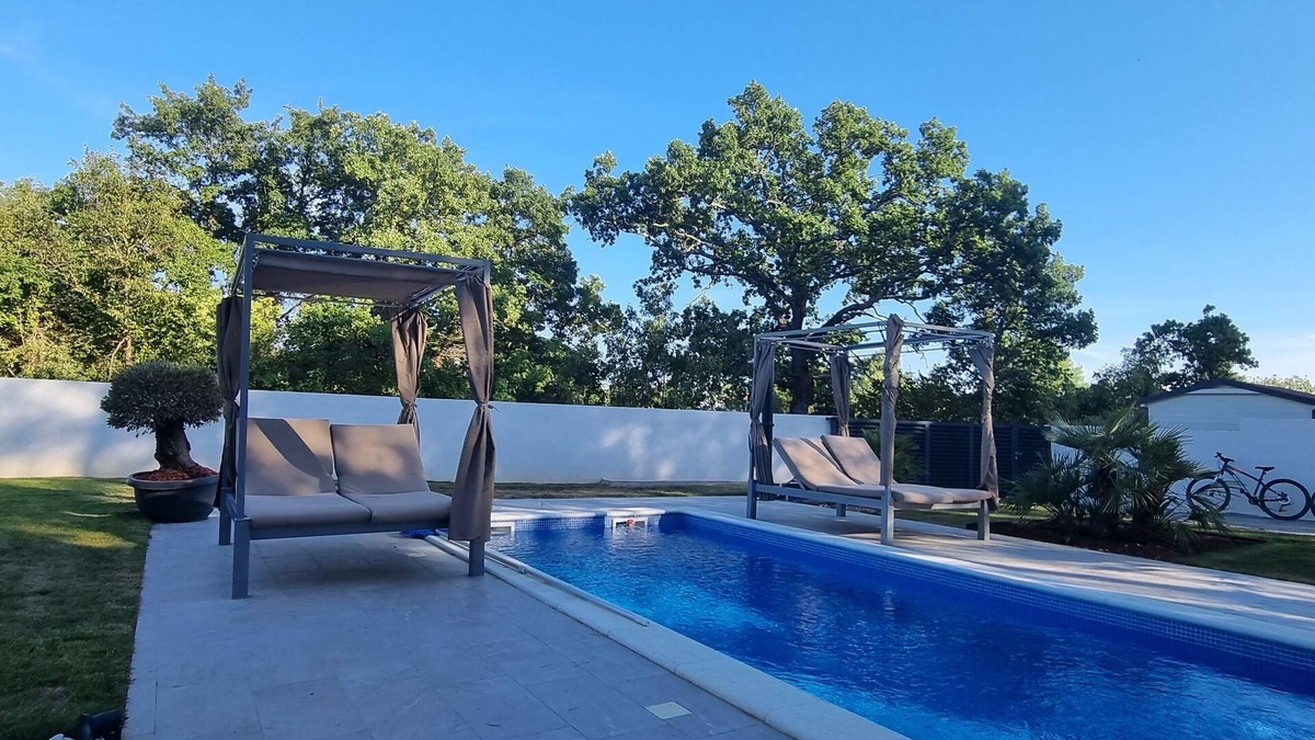 Jursici Villa | Casa del sol - Green Oasis, Only 15 min From the sea