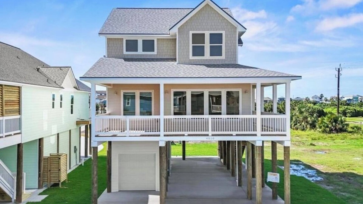 Terramar Beach House | Casa Del Sol: Luxury 5 Bedroom Coastal Gem!