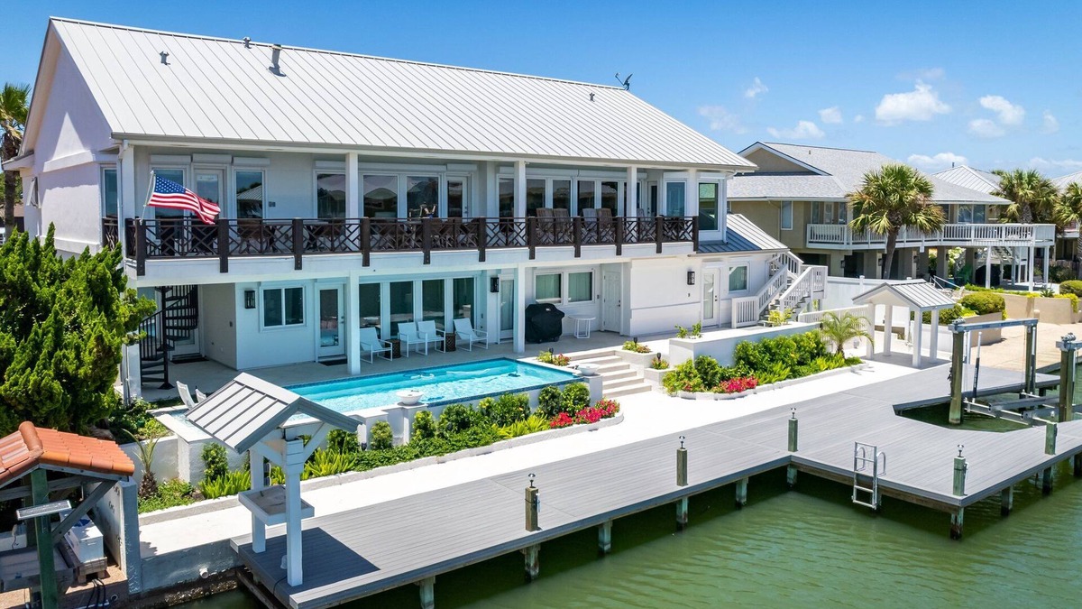 Key Allegro House | Casa Delfín - Family/Fun/Modern - Key Allegro location with panoramic bay views